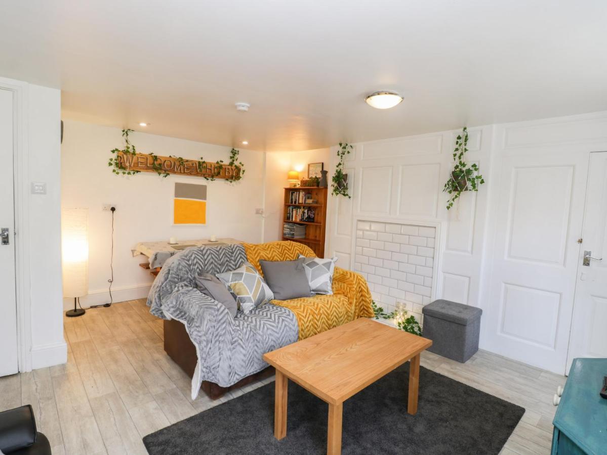 The Surfers Bolt Hole Apartment Уитби Екстериор снимка