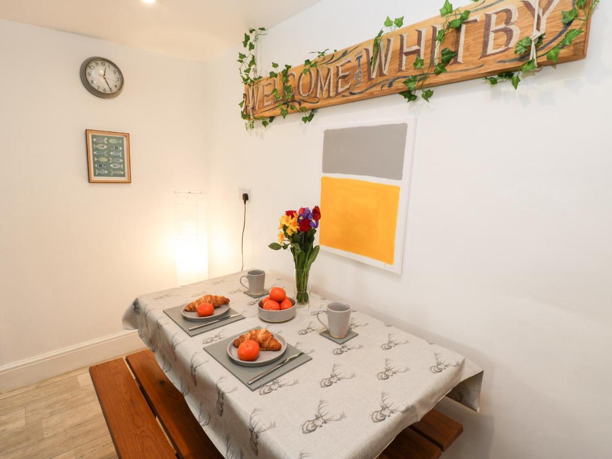 The Surfers Bolt Hole Apartment Уитби Екстериор снимка