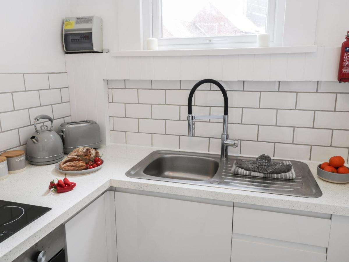 The Surfers Bolt Hole Apartment Уитби Екстериор снимка