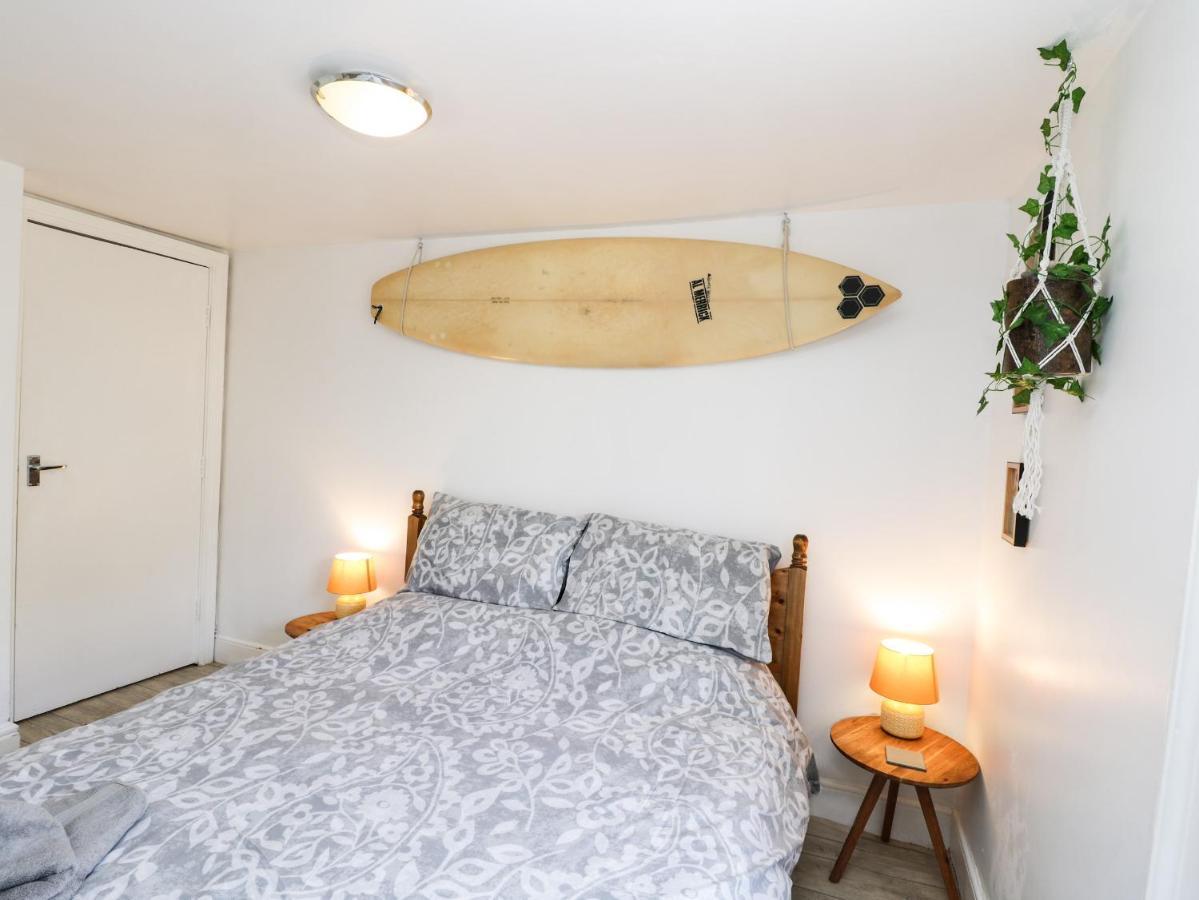 The Surfers Bolt Hole Apartment Уитби Екстериор снимка